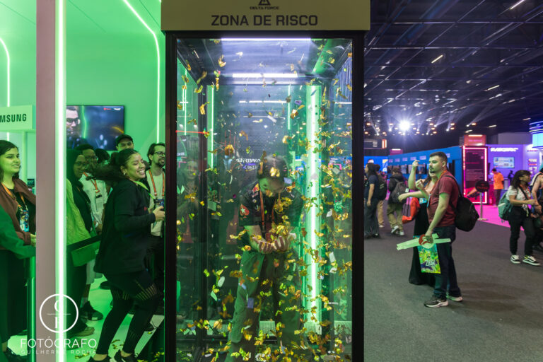 Atividade interativa Zona de Risco no estande Garena Delta Force na Gamescom Latam 2025.