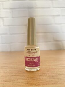 Beauty Show 2025 – Top Coat Casco de Cavalo com efeito gel, cobertura selante de brilho intenso e duração prolongada.