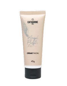 Creme facial multirreparador Catharine Hill Angel Wings, desenvolvido em parceria com Pri Lessa, hidrata e prepara a pele para maquiagem.