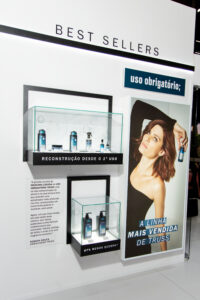 Linha Uso Obrigatório Truss, best-seller da marca na Beauty Fair 2025, com máscara líquida de reconstrução profunda e produtos que reduzem em até 87% a quebra dos fios.