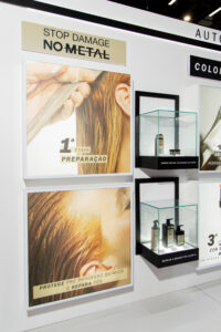 Linha No Metal Truss exposta na Beauty Fair 2025, com shampoo e máscara que removem metais da água, protegem antes da química e reparam os fios após coloração.
