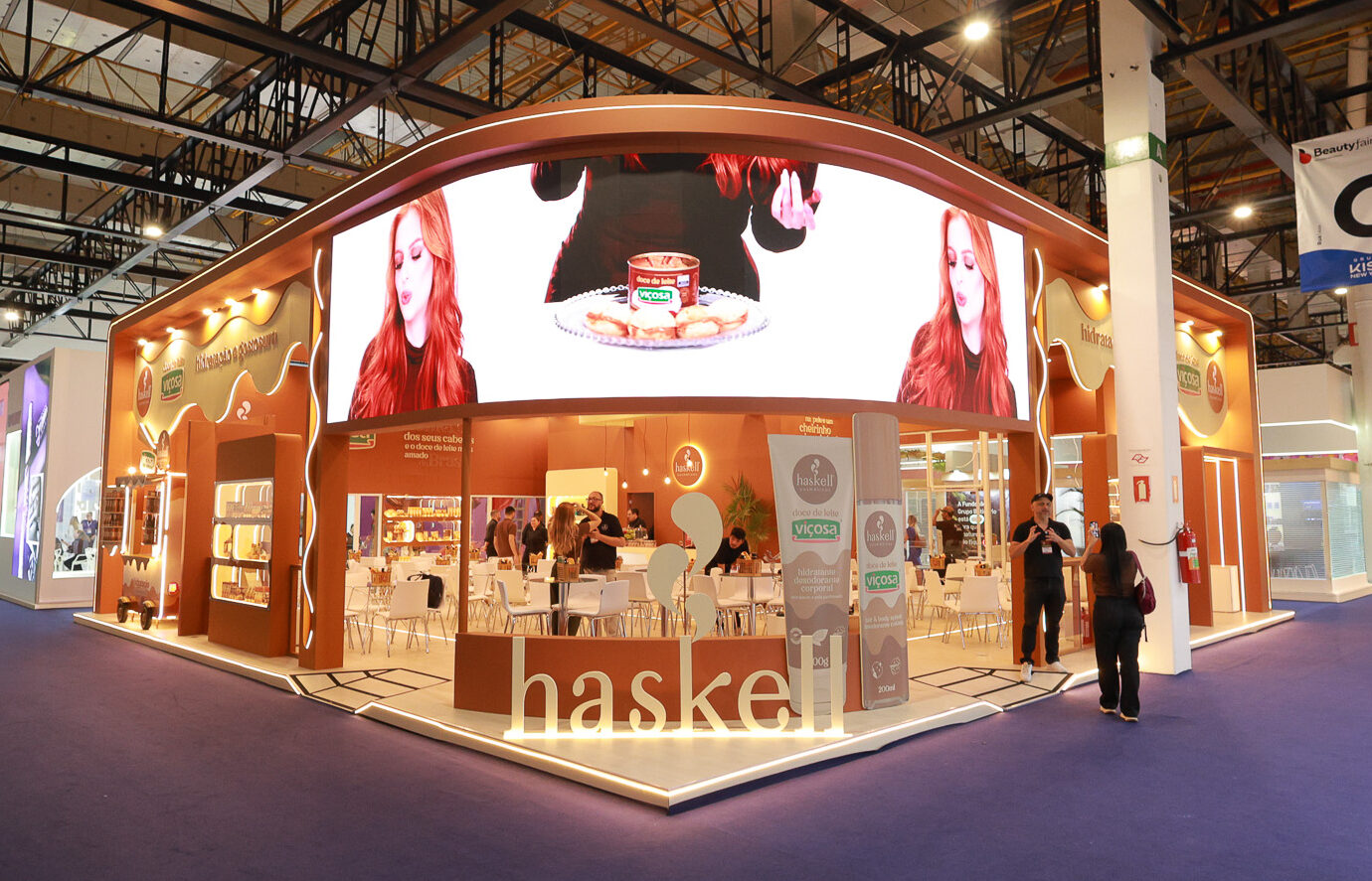 Estande da Haskell na Beauty Fair 2025 com área de negociação B2B, exposição de produtos e interação com lojistas e influenciadores.