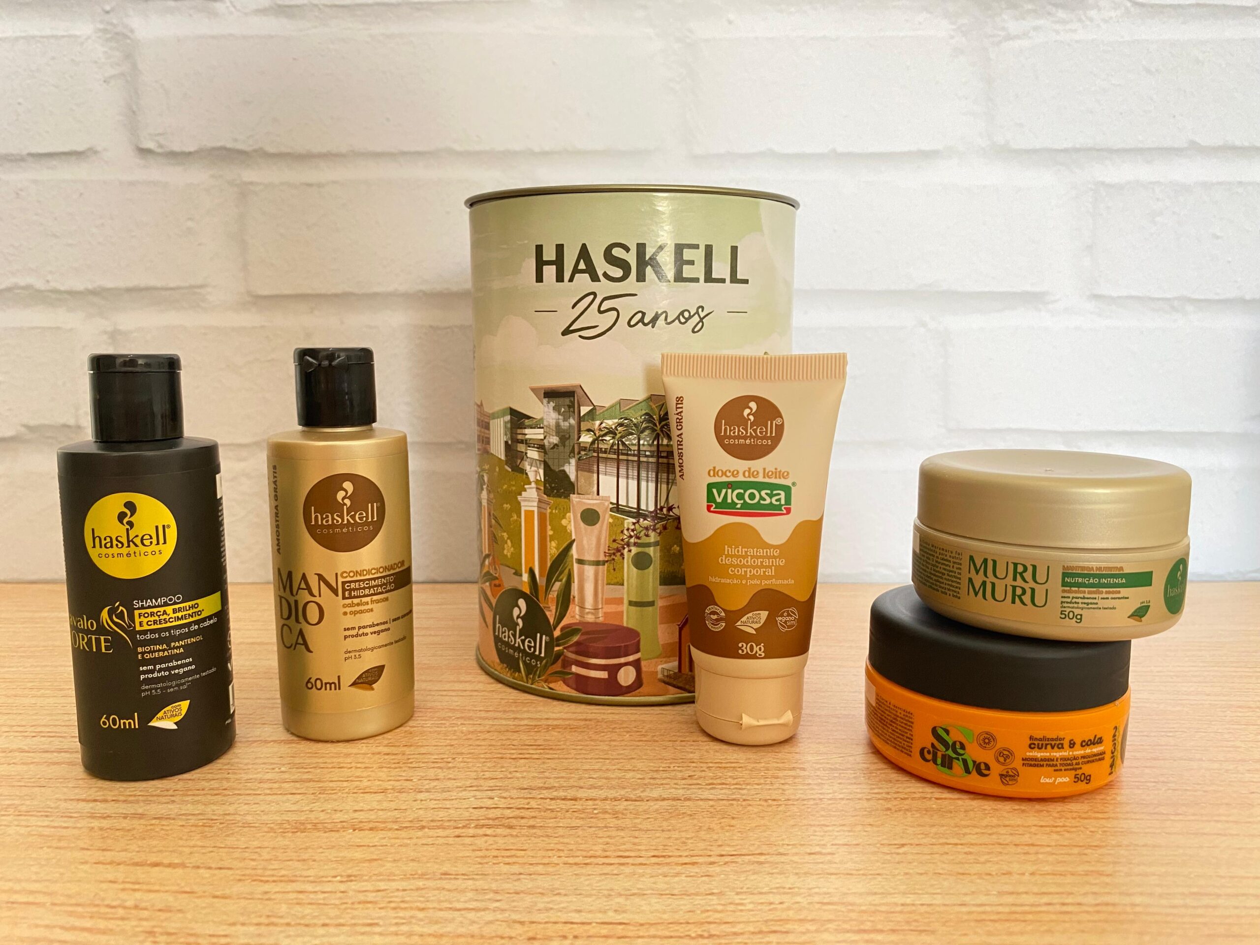Kit de produtos Haskell 25 Anos com shampoo, condicionador, hidratante e máscaras capilares.