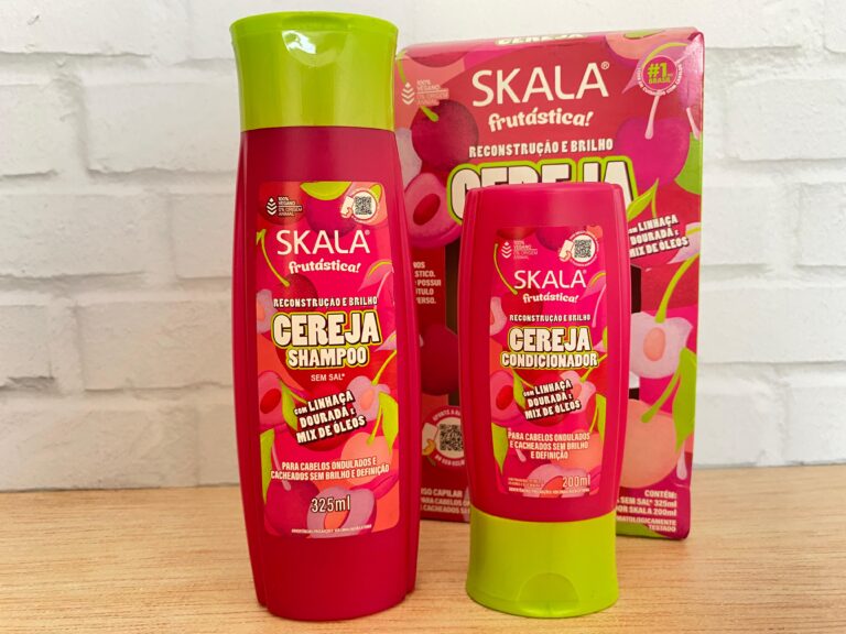 Shampoo e condicionador Skala Frutástica Cereja com embalagem rosa vibrante, voltados para reconstrução e brilho capilar.