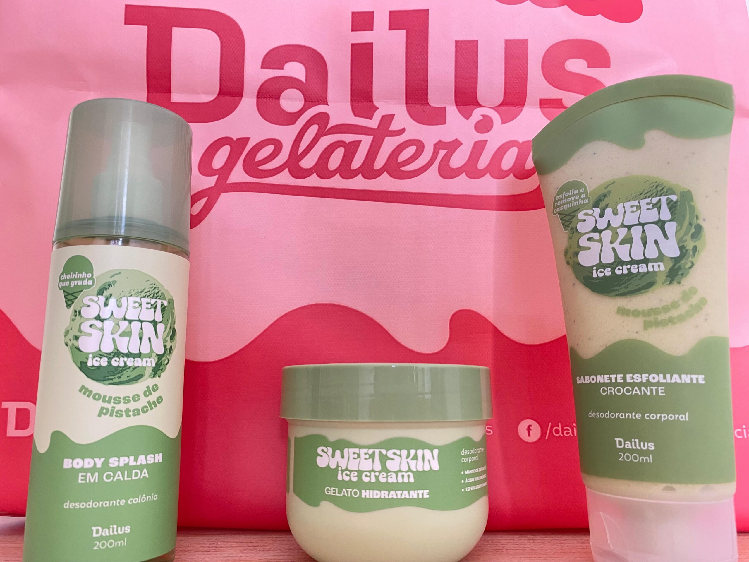 Linha Dailus Sweet Skin Ice Cream com Body Splash, Gelato Hidratante e Sabonete Esfoliante Mousse de Pistache.