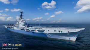 Porta-aviões britânico Ocean nível X em World of Warships navegando em mar aberto.