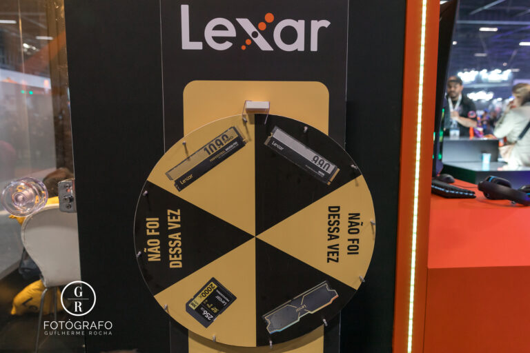 Detalhe da Roleta da Sorte da Lexar na BGS 2025, oferecendo brindes exclusivos aos visitantes.