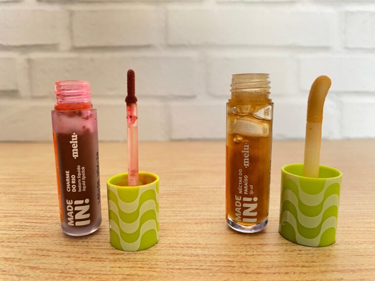 Produtos Melu Made IN! abertos, mostrando aplicadores dos tons Charme do Rio e Néctar do Paraíso.