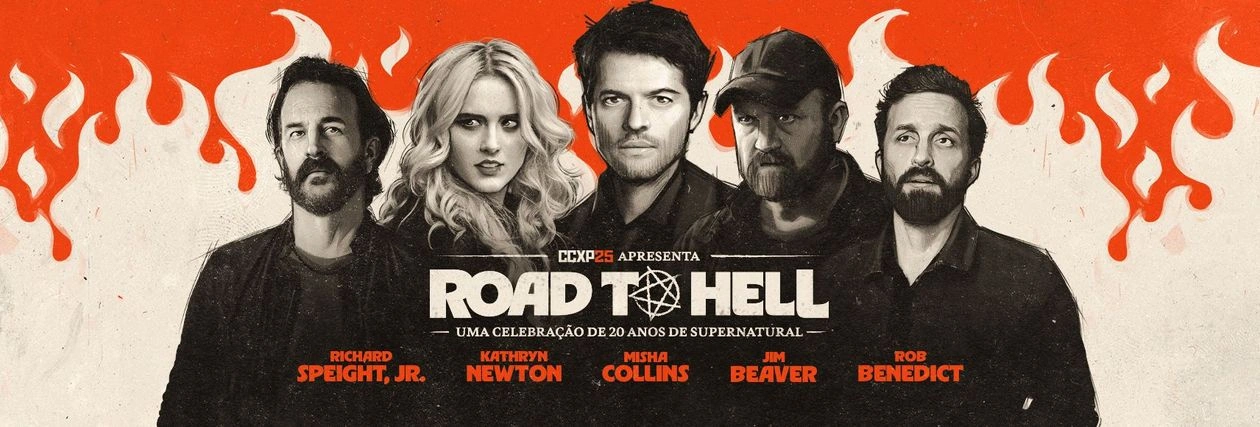 Banner oficial da CCXP25 “Road to Hell”, celebração dos 20 anos de Supernatural, com os atores Richard Speight Jr., Kathryn Newton, Misha Collins, Jim Beaver e Rob Benedict sobre fundo laranja com chamas estilizadas.