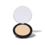 Pó translúcido compacto da Catharine Hill aberto, mostrando a textura fina e tom universal do produto.