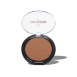 Pó translúcido compacto da Catharine Hill aberto, mostrando a textura fina e tom universal do produto.