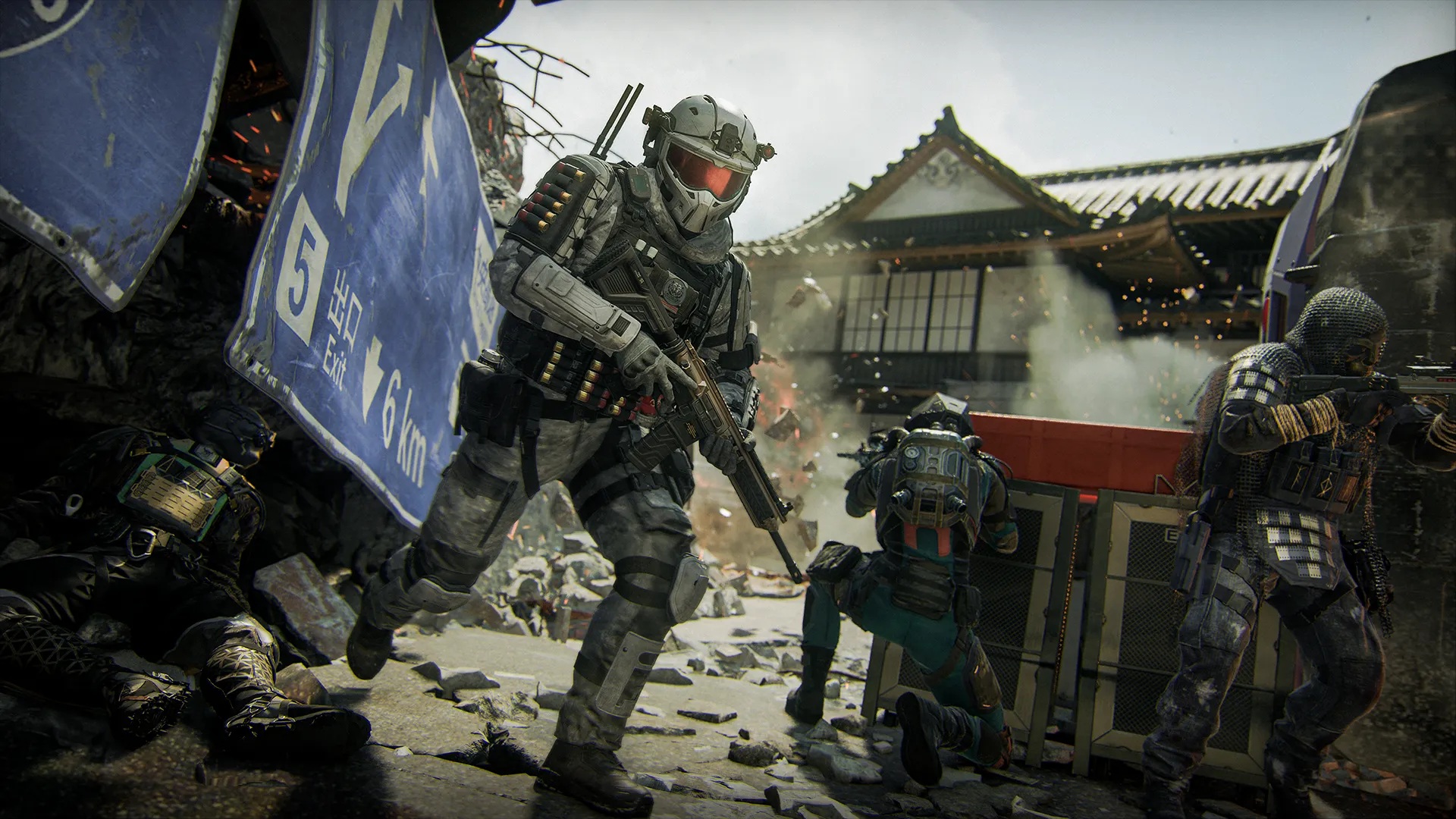 Call Of Duty destaca combate urbano intenso com equipe avançando em área destruída e uso de cobertura tática