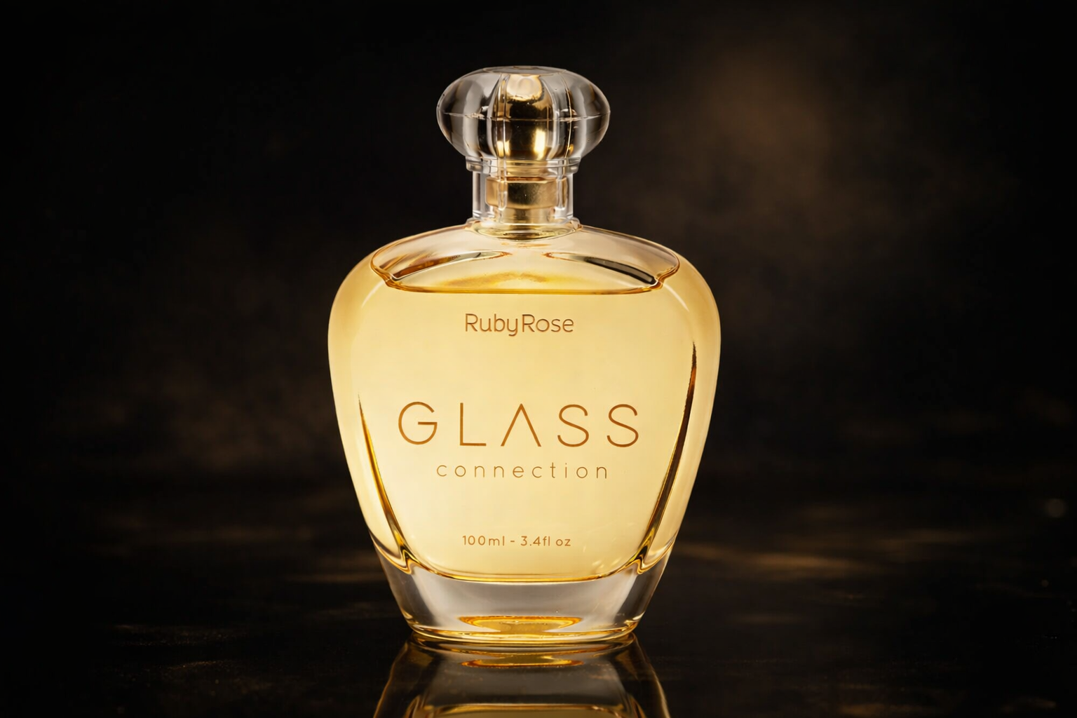 Perfume Ruby Rose Glass Connection em frasco elegante com líquido dourado e fundo escuro sofisticado