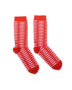 Meia Zaxy vermelha com listras em rosa claro, modelo vibrante que segue tendências da temporada