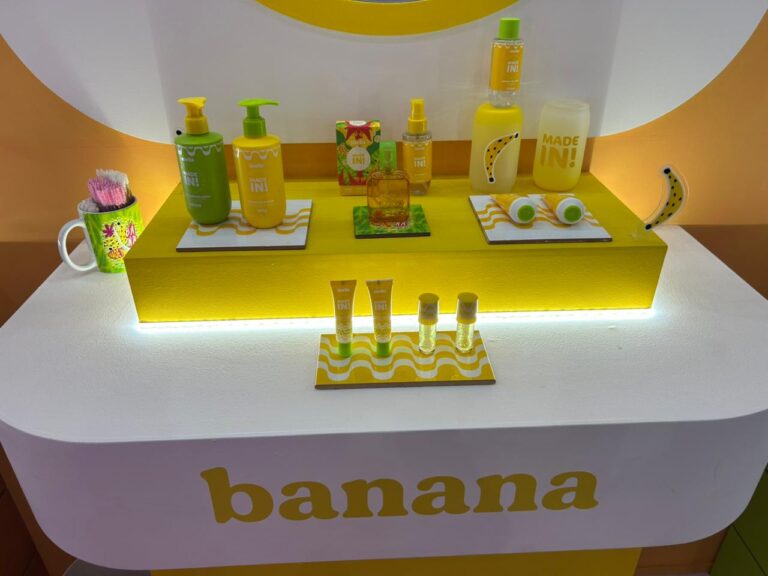 Produtos da coleção Melu Banana combinam cuidados corporais, fragrâncias e estética inspirada na fruta tropical.