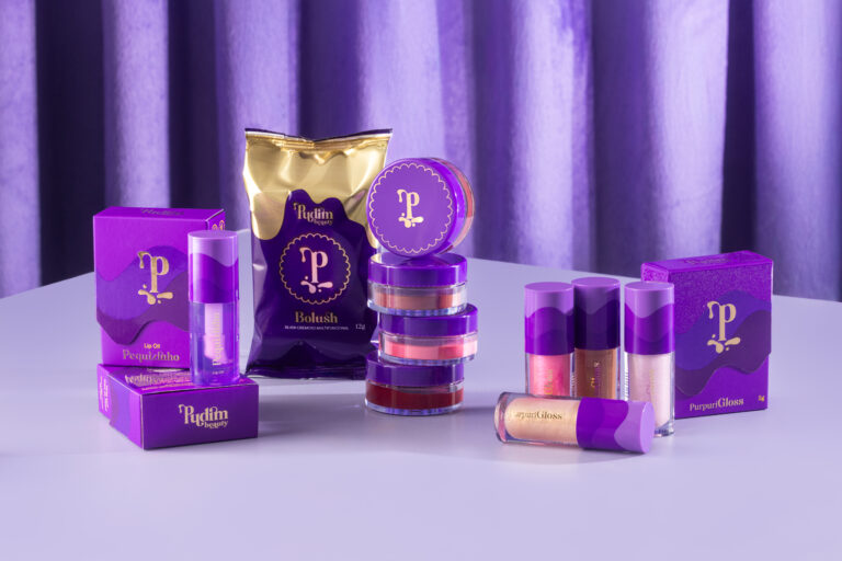 Produtos da Pudim Beauty exibem embalagens lúdicas, fragrância exclusiva e design inspirado em sobremesas, reforçando a identidade criativa da marca de Camila Pudim.