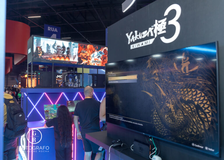 Área de gameplay da Nuuvem com destaque para Yakuza Kiwami 3 e outros jogos disponíveis para o público.