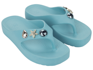 Sandália plataforma azul Zaxy Zen com aplicação de pins brilhantes, modelo leve e moderno da coleção Zaxy.