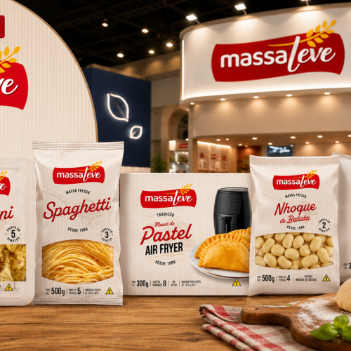 Imagem promocional da Massa Leve na APAS Show 2026 destaca nova identidade visual da marca, linha de massas resfriadas e produtos Air Fryer em estande temático.