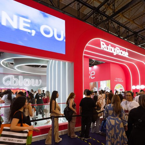 Ruby Rose Lança Linha Blow na Beauty Fair 2025