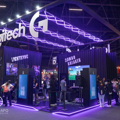 Estande da Logitech reúne ativações interativas, experiências gamers e iluminação RGB durante a gamescom latam 2026.