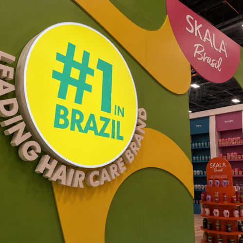 Estande do Bora Brasil na Cosmoprof North America 2026 destaca a identidade da Skala Brasil e a liderança em cuidados capilares.